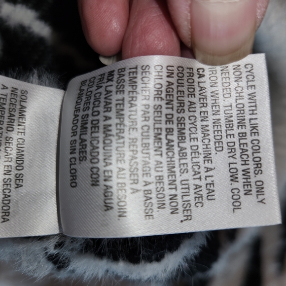 Bar III Black & White Zebra Print Sweater Size M Super Soft & Fuzzy Long Sleeves - Picture 10 of 13